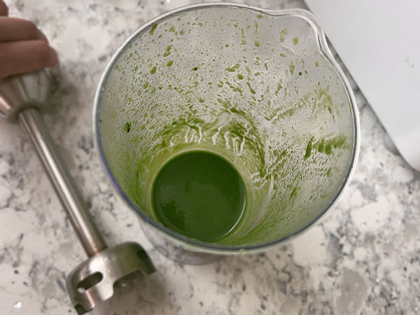 Making natural green coloring using spinach and immersion blender.