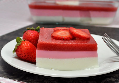 Easy Strawberry Gelatin Dessert