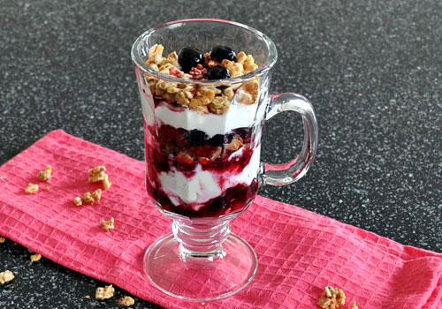 Healthy Berry Parfait with Yogurt