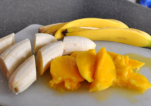 Mango and Banana Smoothie with Milk photo instruction 1