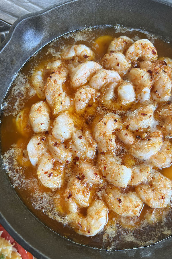 How to cook shrimp on a grill in a Cast Iron Skillet 
