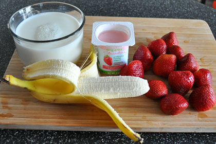Strawberry Banana Yogurt Smoothie photo instruction 1